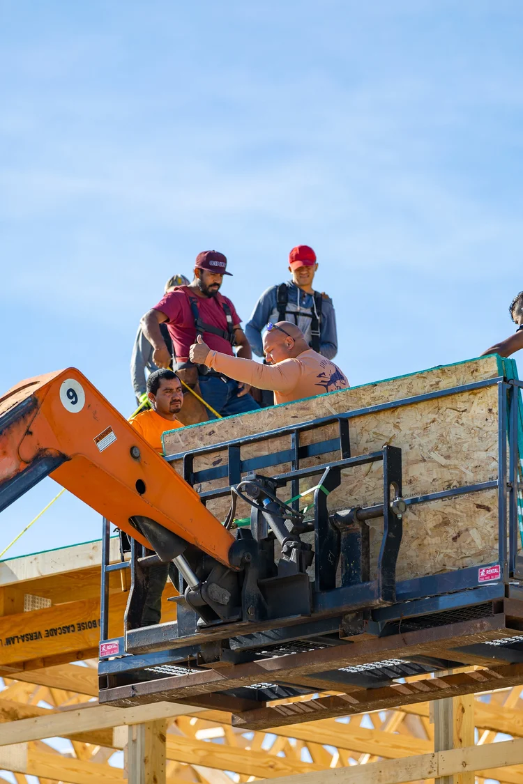 Roofing crew