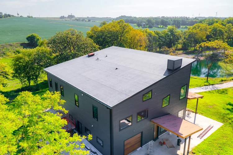 Flat roof aerial
